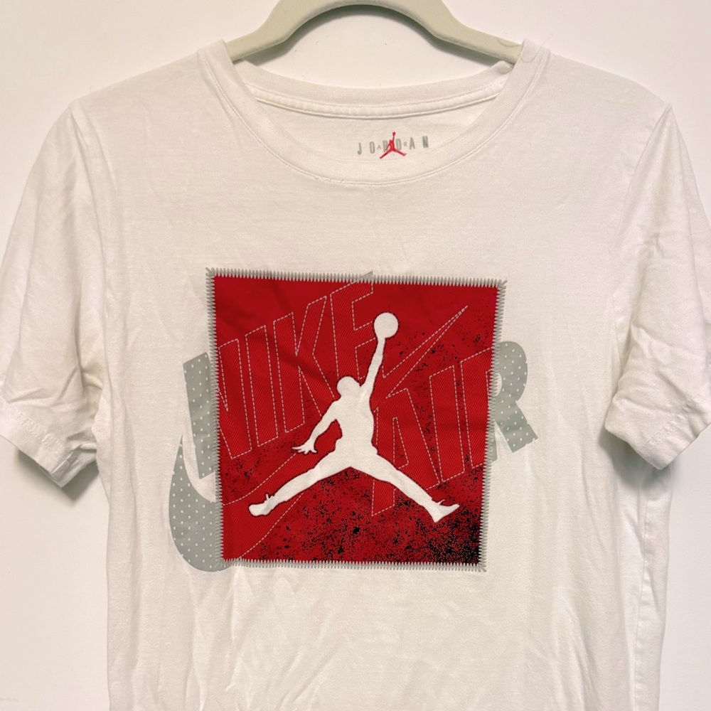 NIKE Air🏀 short sleeve graphic tee. Youth size XL (13-15 years)